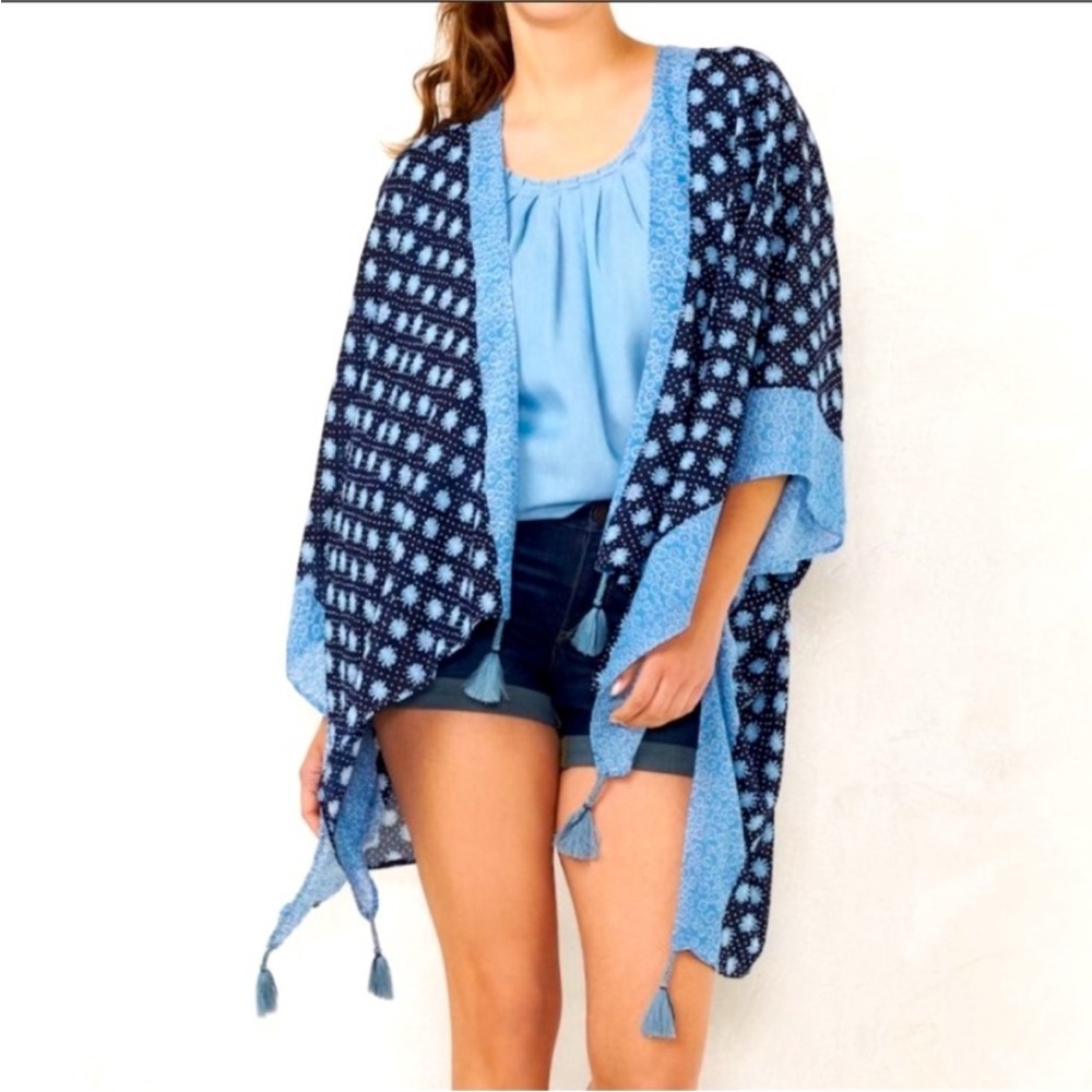 LC Lauren Conrad Blue Daisy Printed Floral Ruana